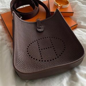 Hermès evelyne TPM(mini) in chocolate color.